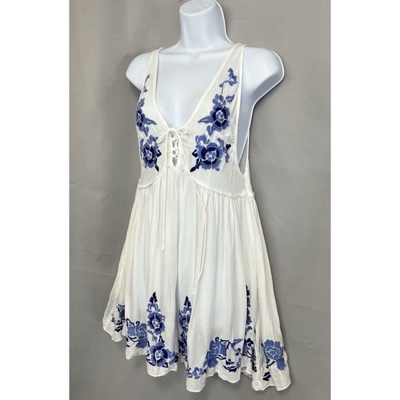 Free People Aida Slip Dress Size M  Womans White Floral Embroidered  Boho Hippie - Picture 6 of 15